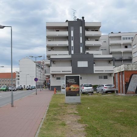 Apartment Viktor,Parking Осиек Стая снимка