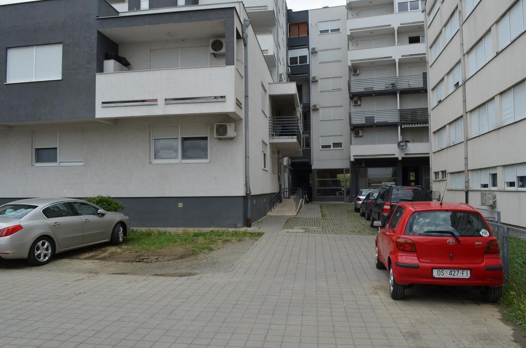 Apartment Viktor,Parking Осиек Стая снимка