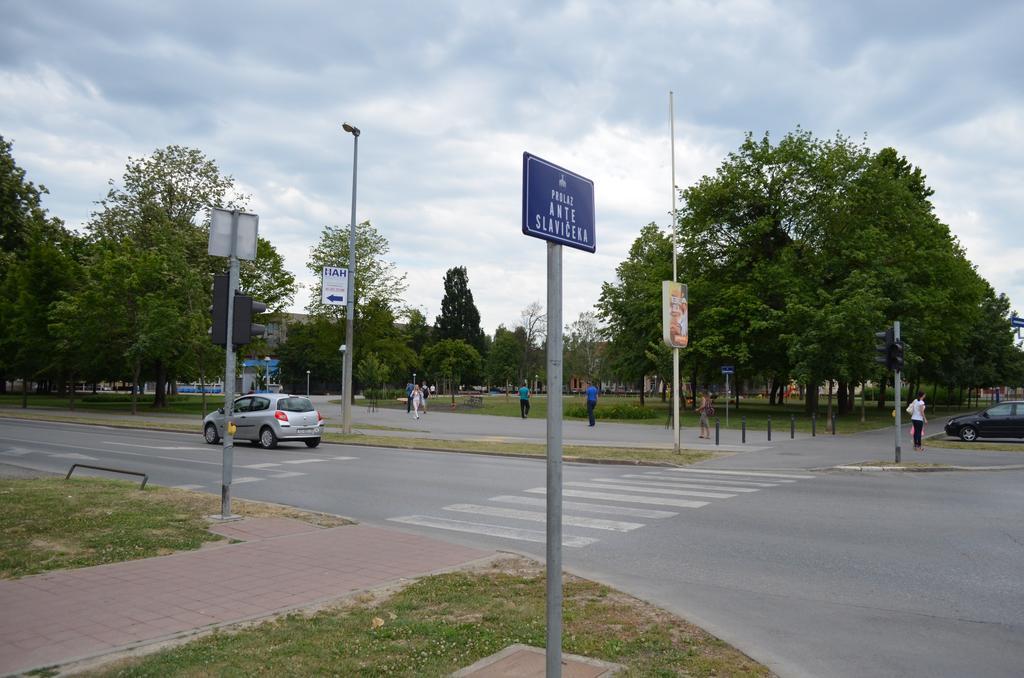 Apartment Viktor,Parking Осиек Стая снимка