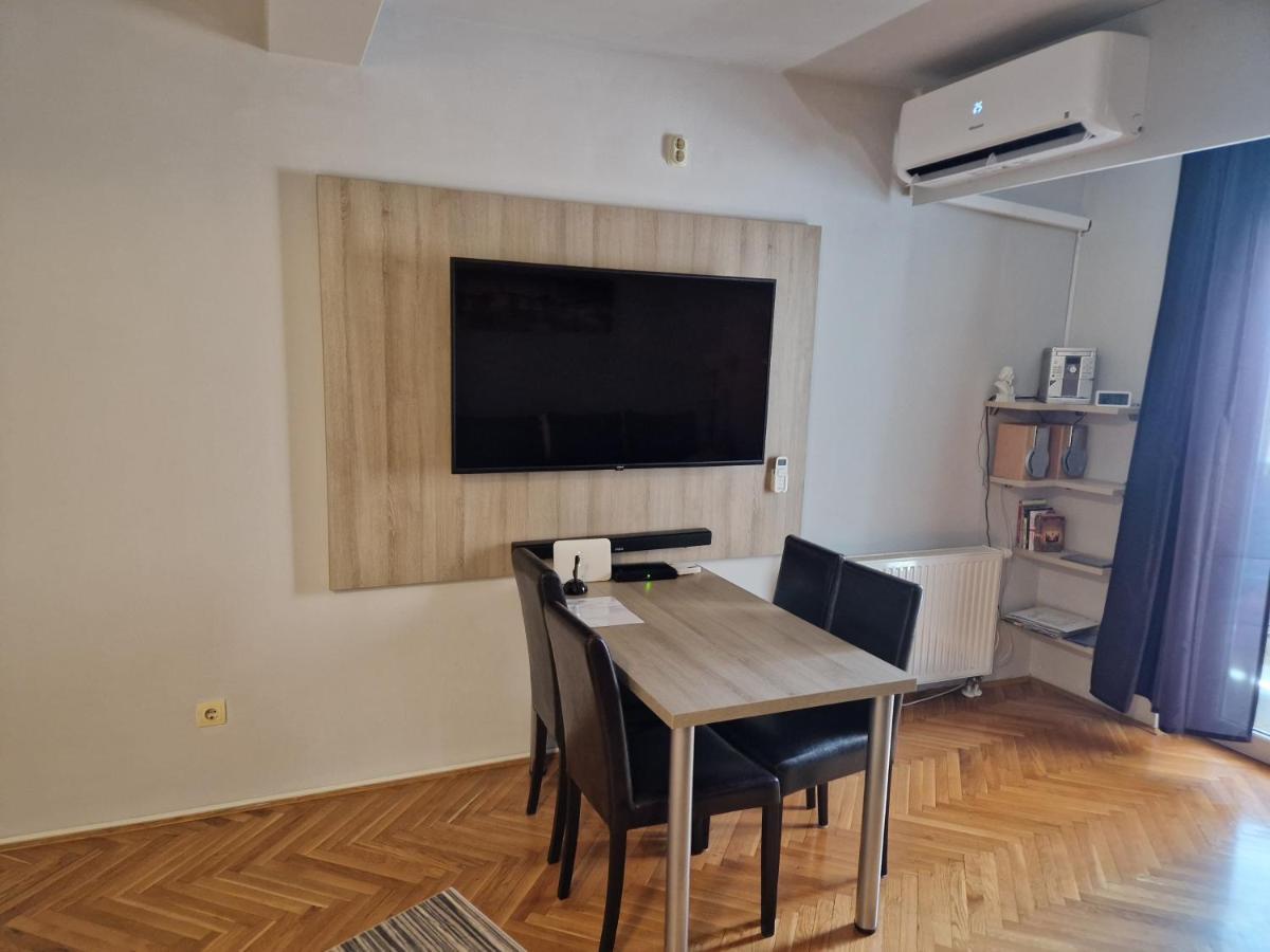 Apartment Viktor,Parking Осиек Екстериор снимка
