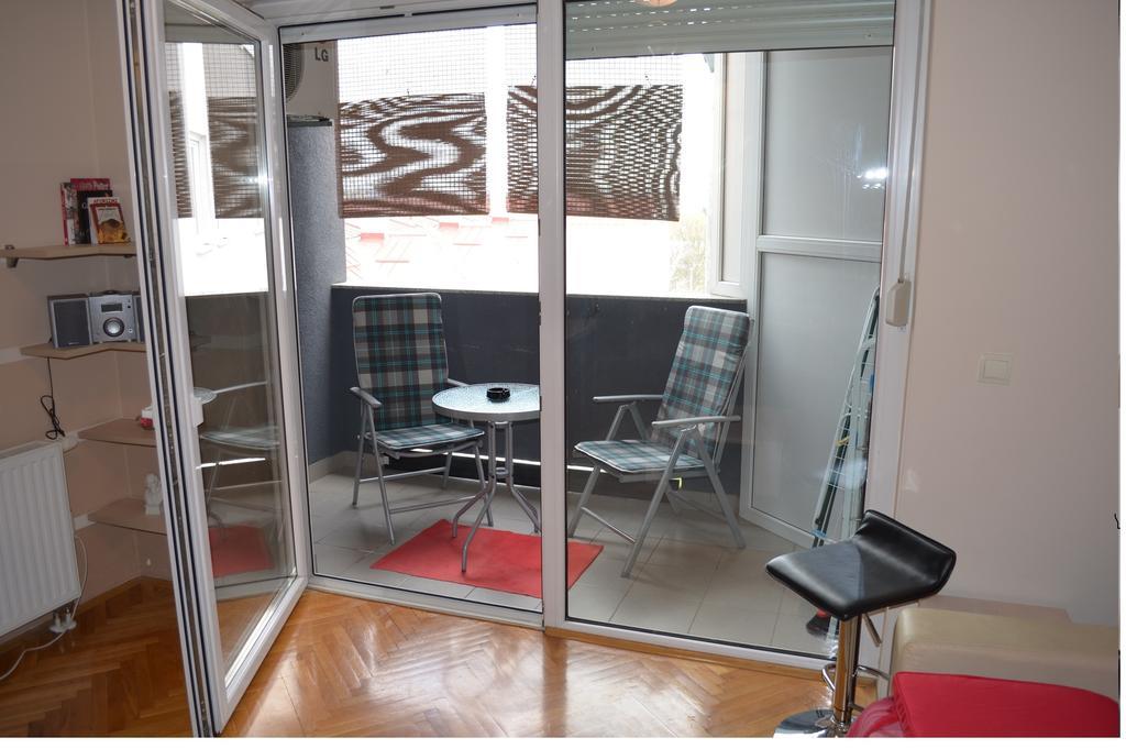 Apartment Viktor,Parking Осиек Стая снимка