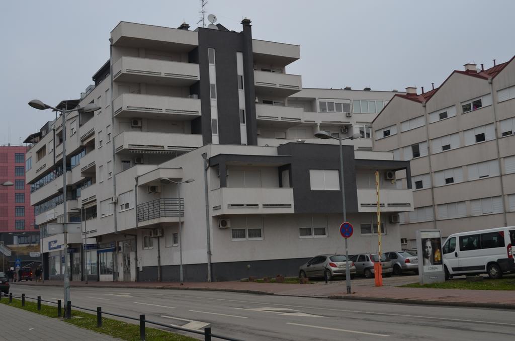 Apartment Viktor,Parking Осиек Стая снимка