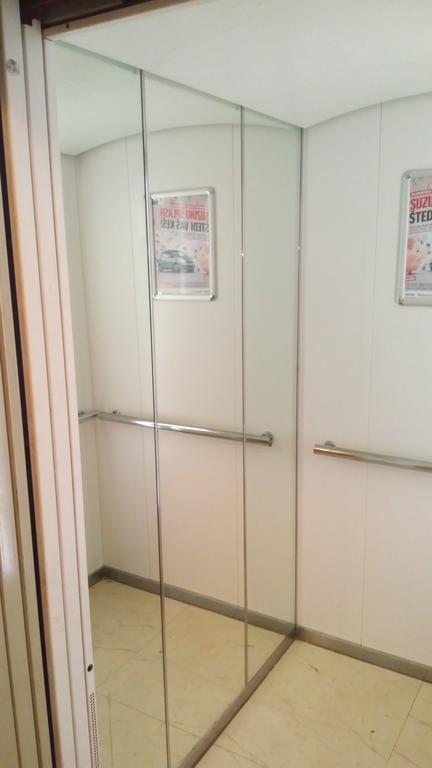 Apartment Viktor,Parking Осиек Екстериор снимка