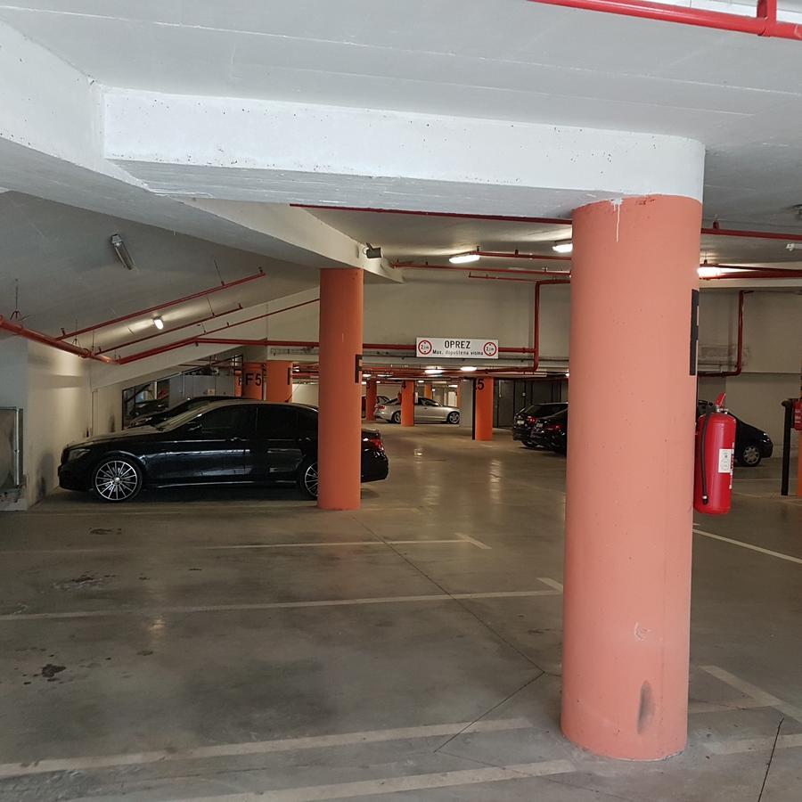 Apartment Viktor,Parking Осиек Екстериор снимка