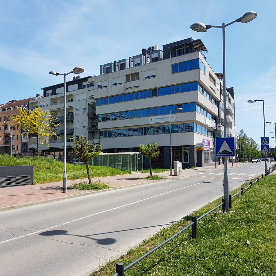 Apartment Viktor,Parking Осиек Екстериор снимка