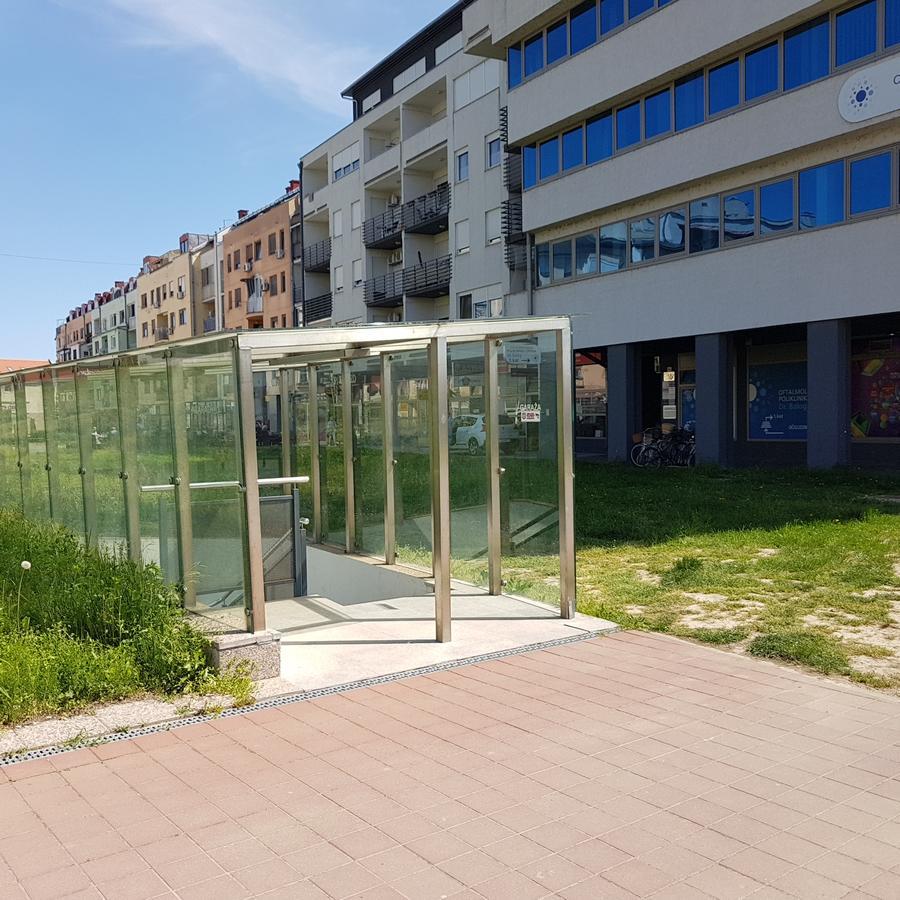 Apartment Viktor,Parking Осиек Екстериор снимка
