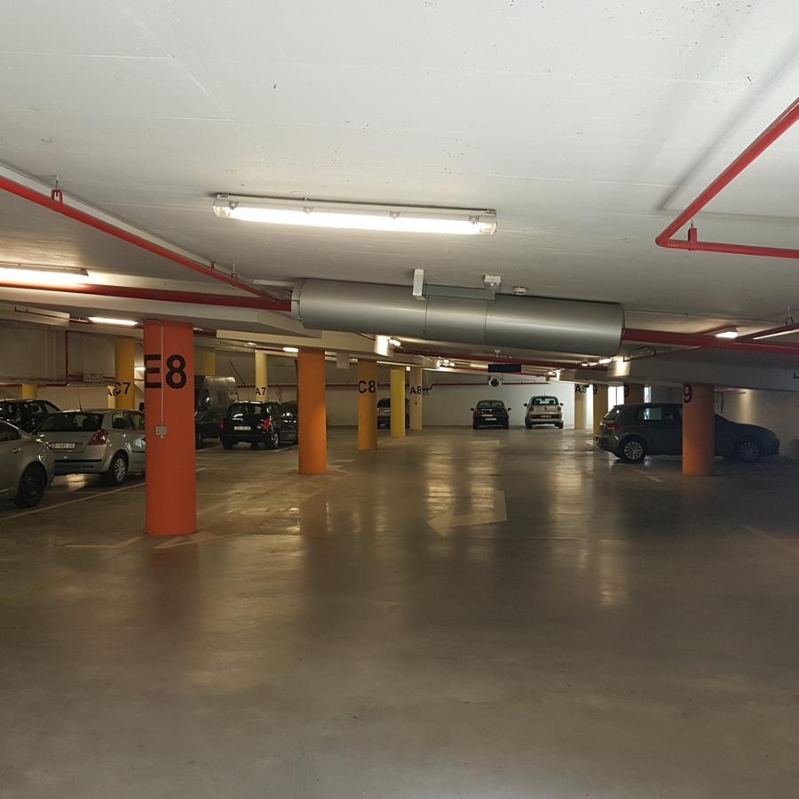 Apartment Viktor,Parking Осиек Екстериор снимка